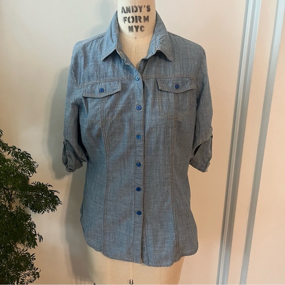 Hester & Orchard Tops - HESTER‎ & ORCHARD NWT Women's Chambray Denim Button Down Size Small